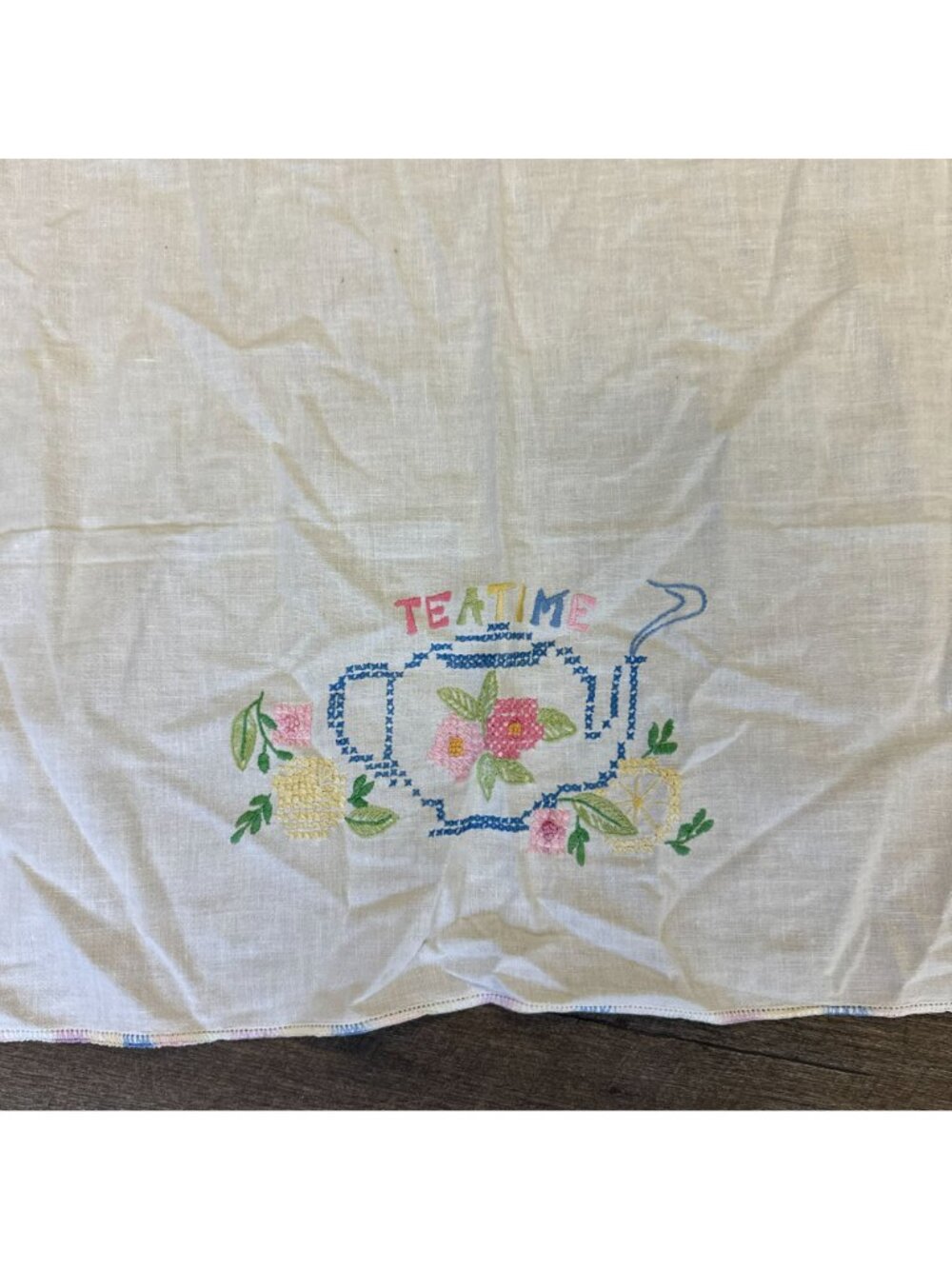 Vintage 1950s Embroidered Strawberry Tablecloth Fruit Square Tea Cloth 38x41 - Picture 6 of 8
